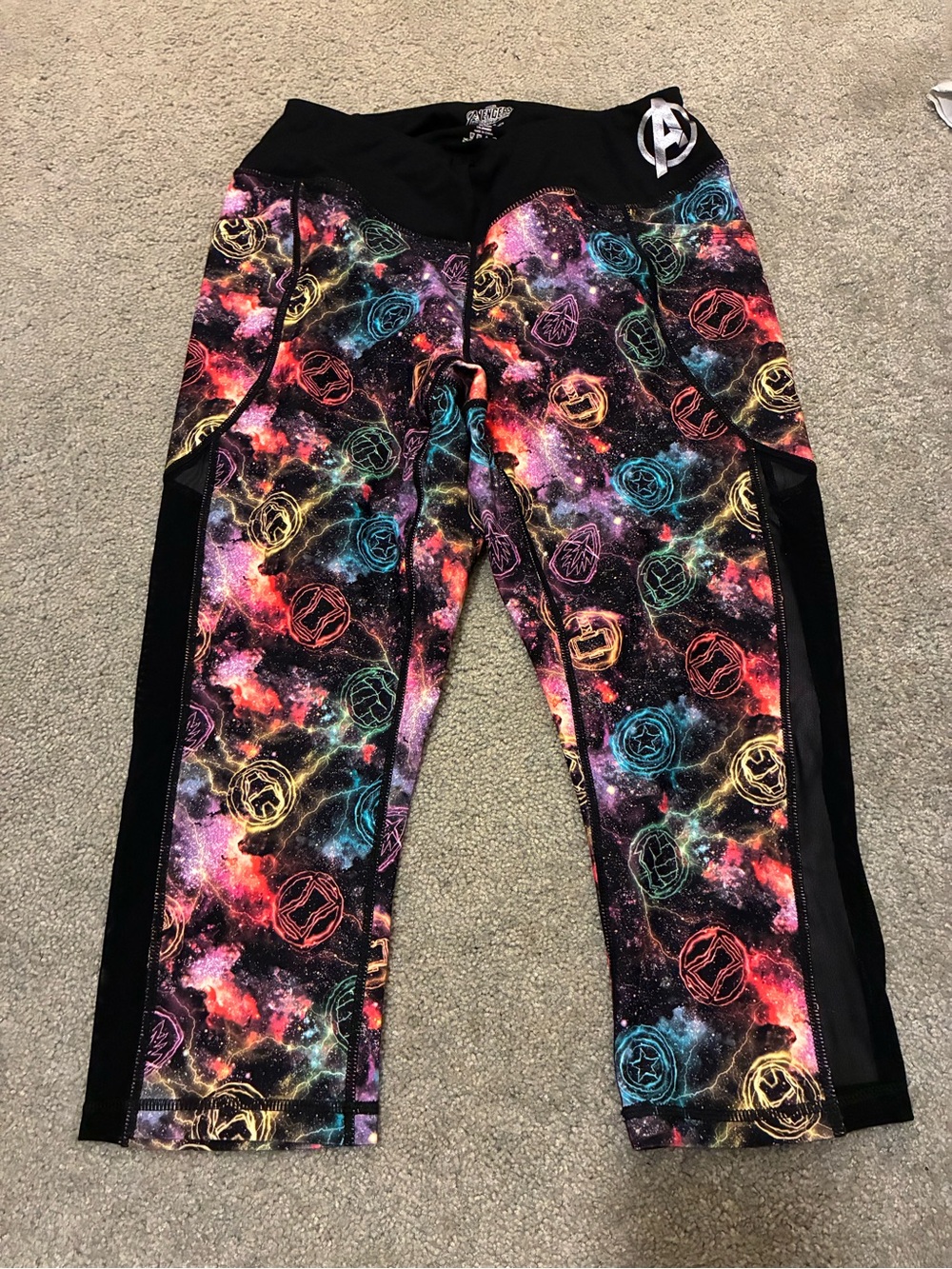 Torrid Her Universe Marvel Avengers Capri Athletic Leggings Women’s Size 0/Large